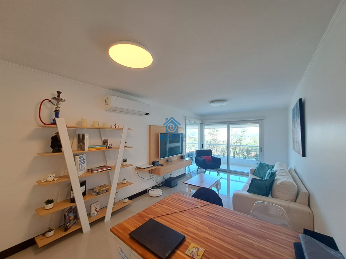 Apartamento ID.963 - Apartamento en Venta de 2 dormitorios en Playa Mansa , Punta del este 