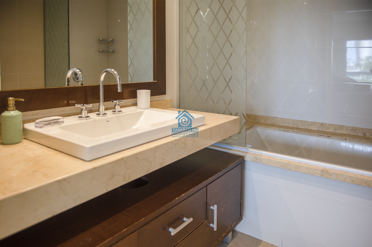 Apartamento ID.823 - PRIMERA LINEA PUNTA DEL ESTE, PLAYA MANSA- TORRE AQUARELLA