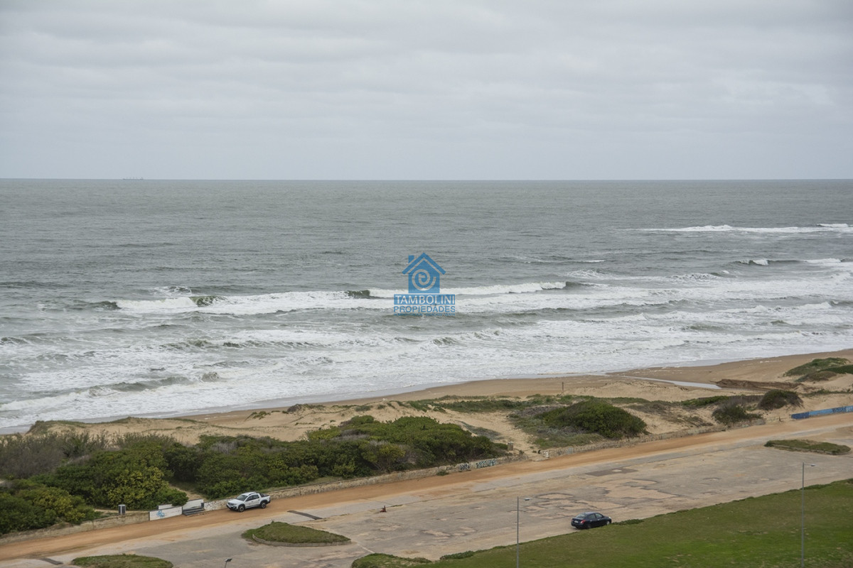 Apartamento ID.624 - Apartamento en Venta de 3 dormitorios en parada 2 de playa brava, cerca de servicios en Punta del Este 