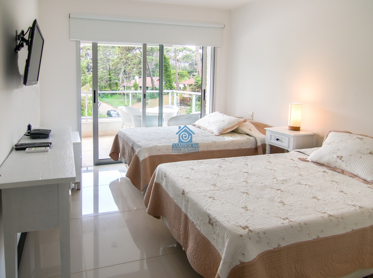 Apartamento ID.964 - PH en playa mansa , departamento en Edificio Monet de 2 dormitorios, Punta Del Este