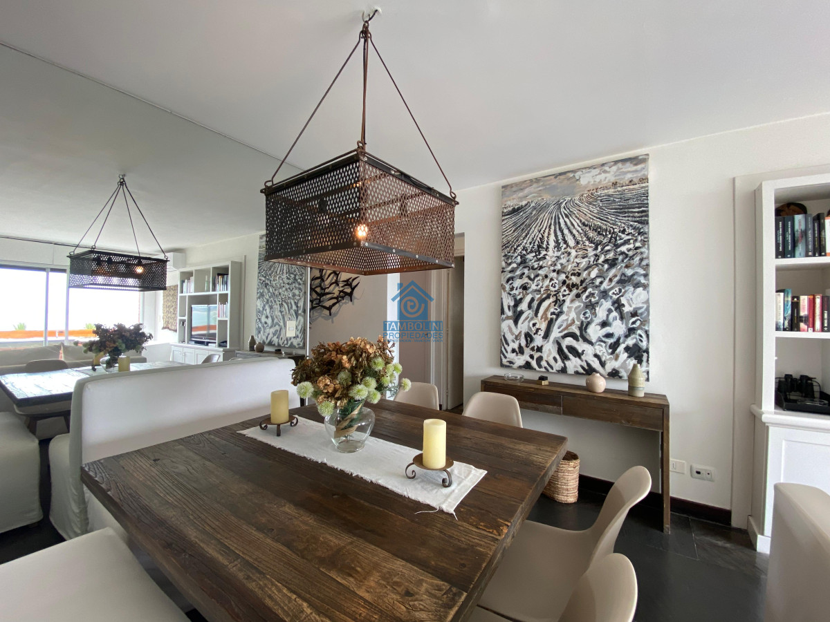 Apartamento ID.1143 - Vende apartamento con vista al mar de 3 dormitorios, Punta del Este