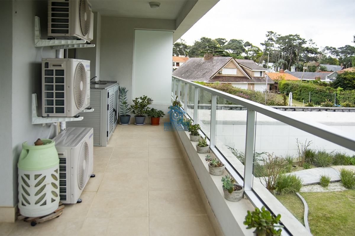 Apartamento ID.963 - Apartamento en Venta de 2 dormitorios en Playa Mansa , Punta del este 