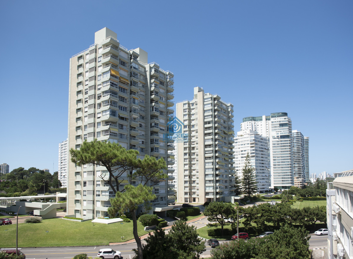 Apartamento ID.1141 - Vende hermoso Penthouse en Playa Mansa con azotea propia en Punta del Este
