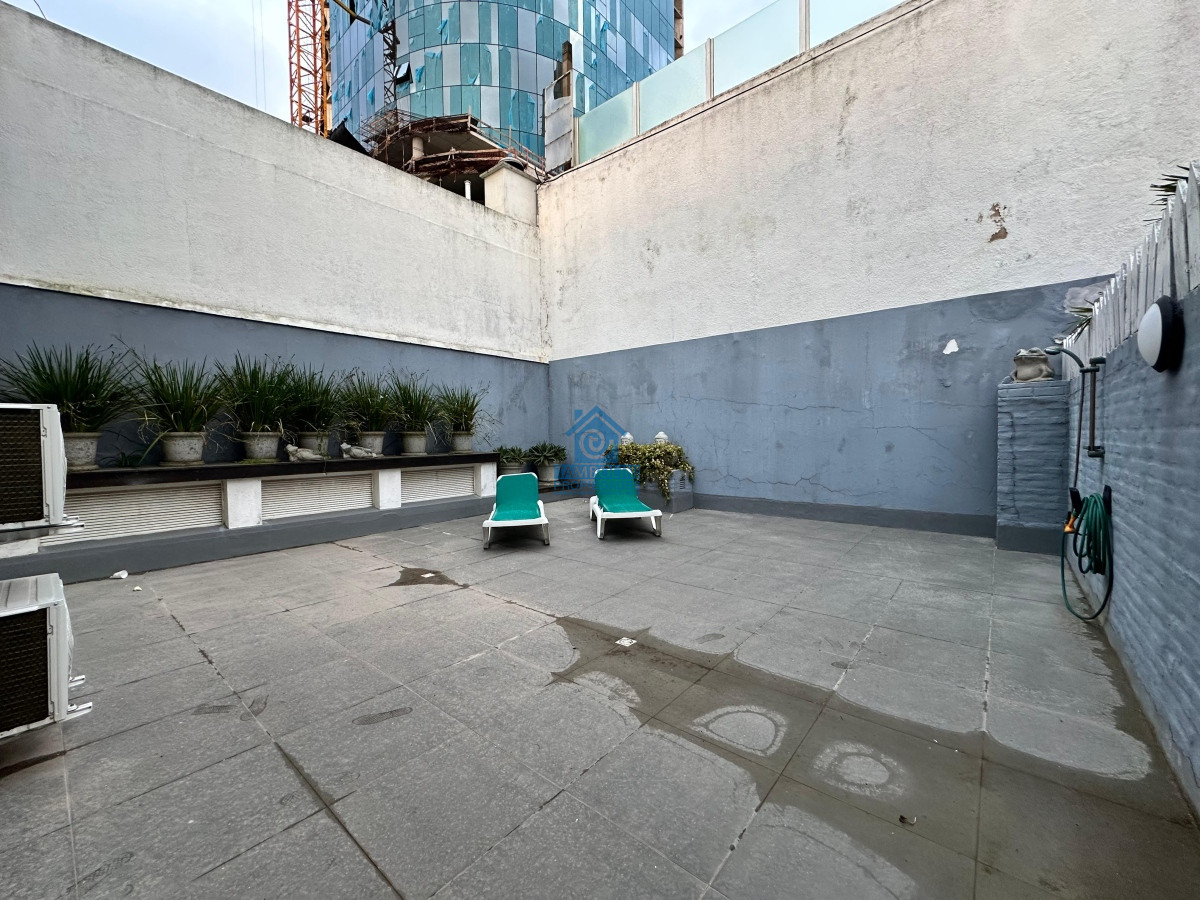Apartamento ID.550 - Vende espléndido apartamento de 3 dormitorios, con vista al mar, en Puerto, Punta del Este