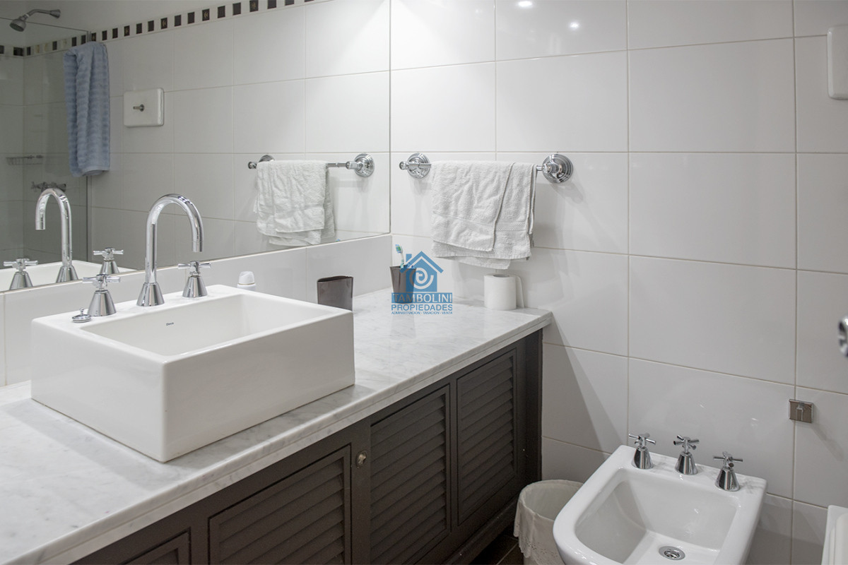 Apartamento ID.738 - Vende apartamento de 3 dormitorios en Mansa, Punta del Este.