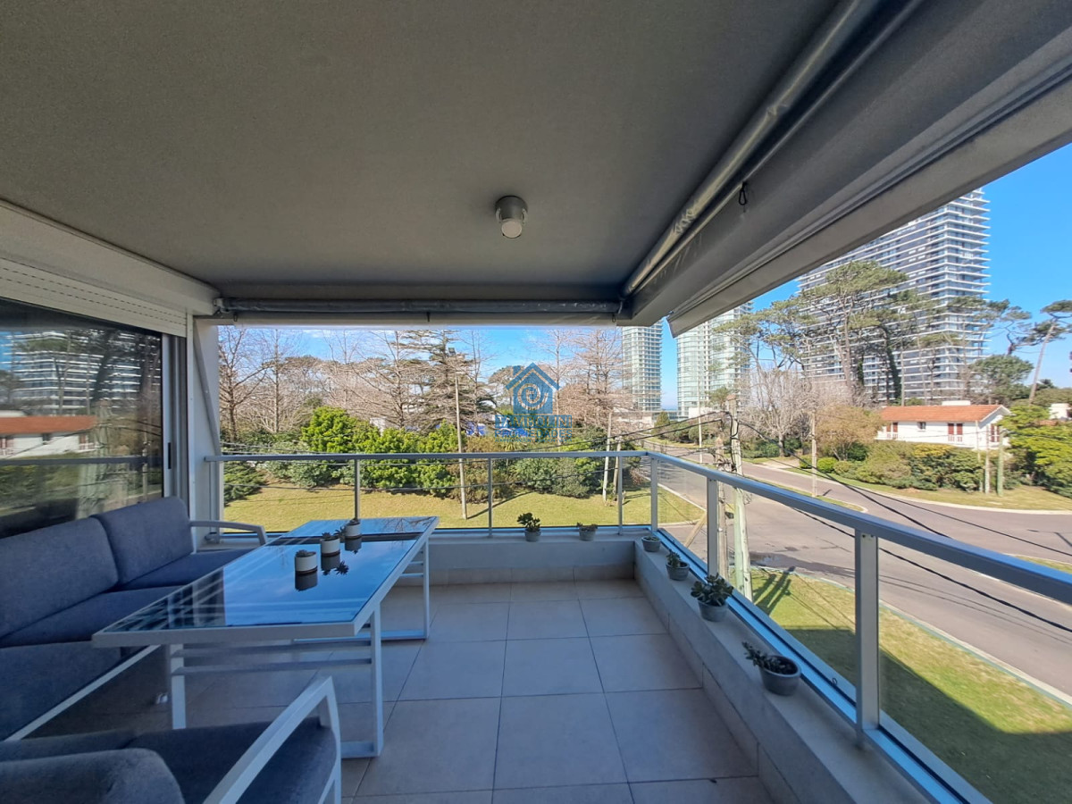 Apartamento ID.963 - Apartamento en Venta de 2 dormitorios en Playa Mansa , Punta del este 