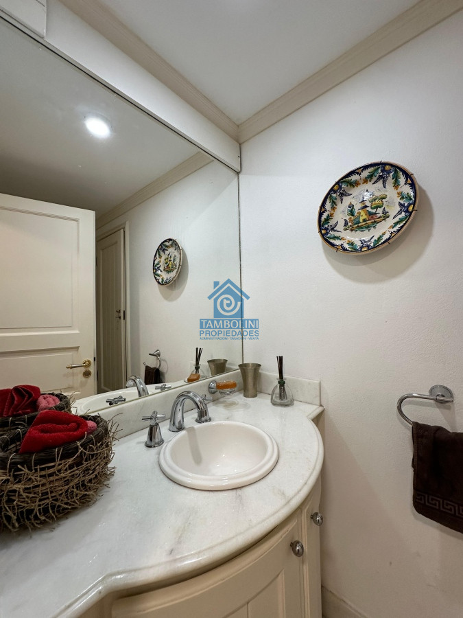 Apartamento ID.550 - Vende espléndido apartamento de 3 dormitorios, con vista al mar, en Puerto, Punta del Este