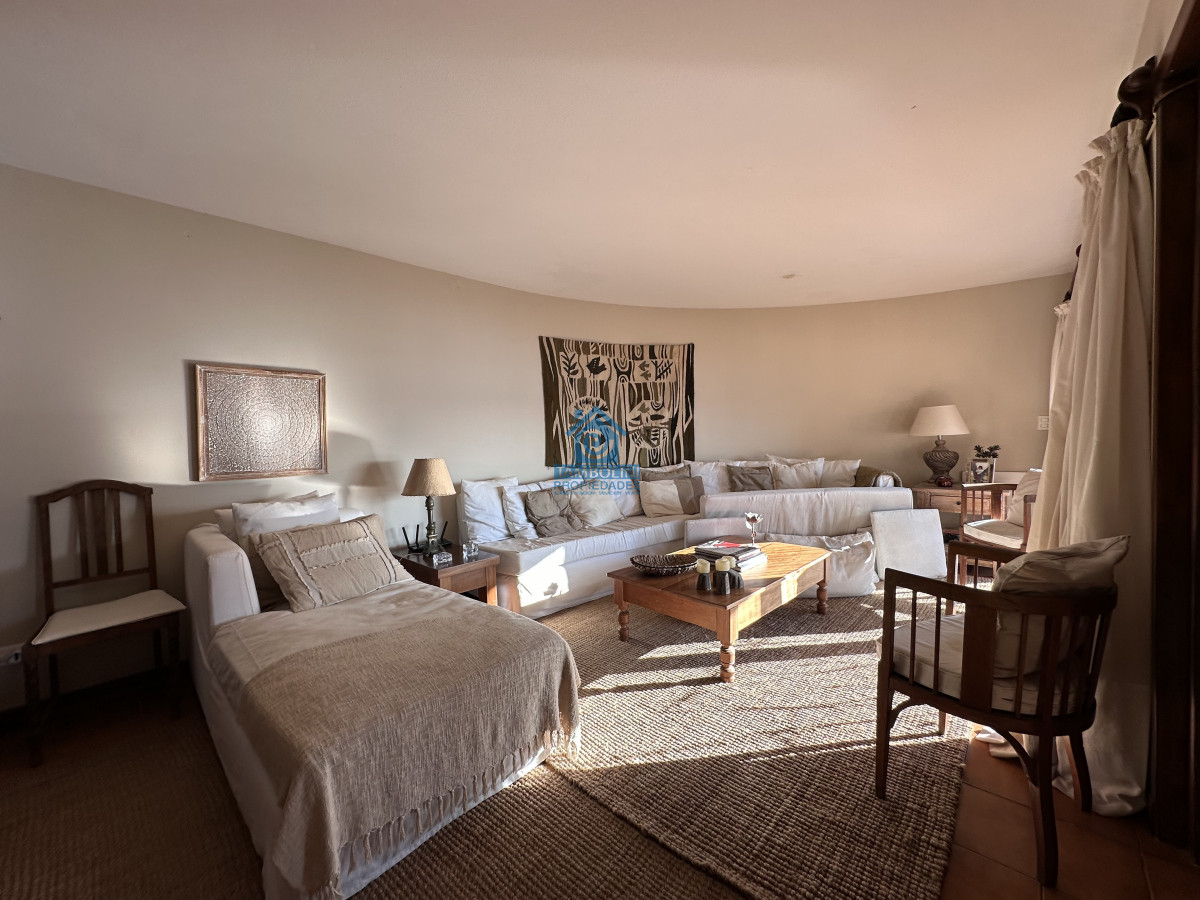 Apartamento ID.588 - Vende apto en Peninsula de 3 dormitorios con vista al Puerto, Punta del Este