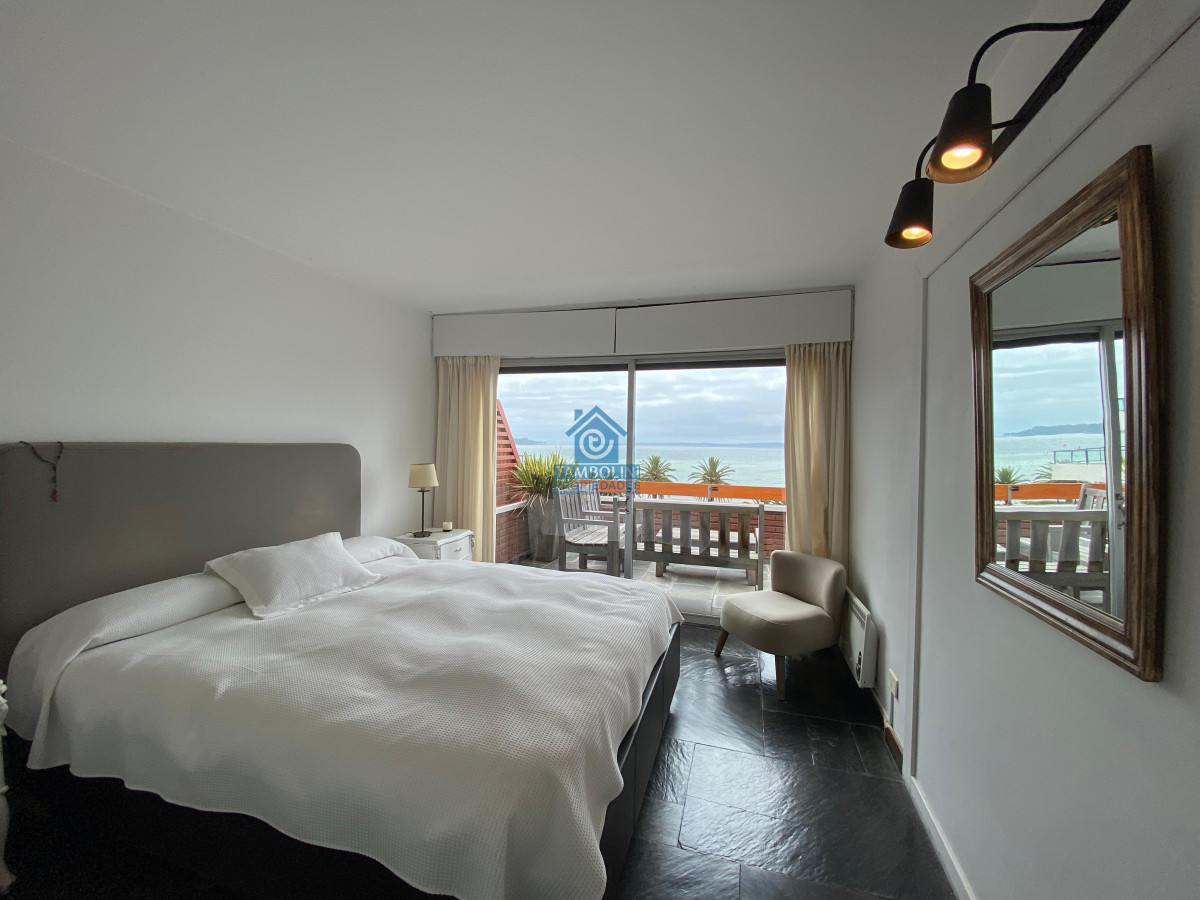 Apartamento ID.1143 - Vende apartamento con vista al mar de 3 dormitorios, Punta del Este