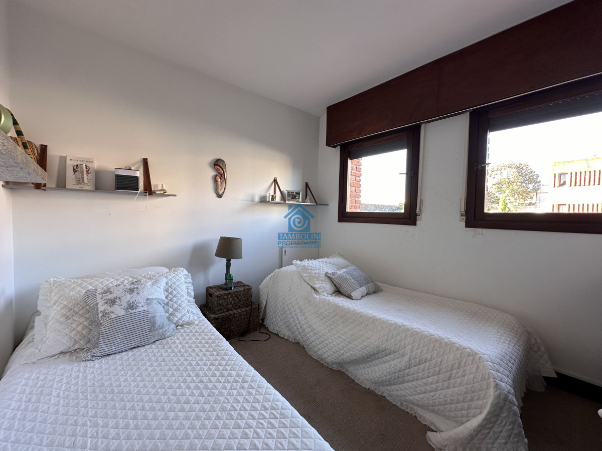 Apartamento ID.588 - Vende apto en Peninsula de 3 dormitorios con vista al Puerto, Punta del Este
