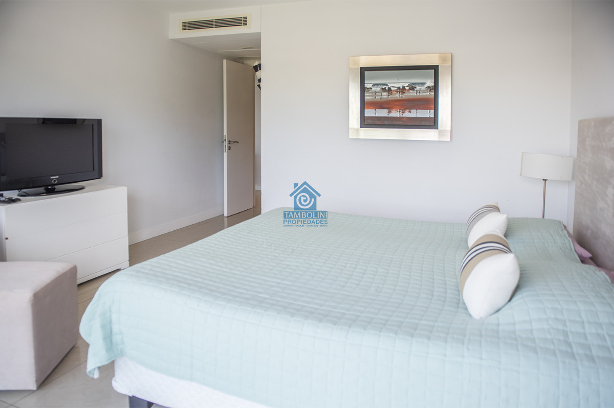 Apartamento ID.823 - PRIMERA LINEA PUNTA DEL ESTE, PLAYA MANSA- TORRE AQUARELLA