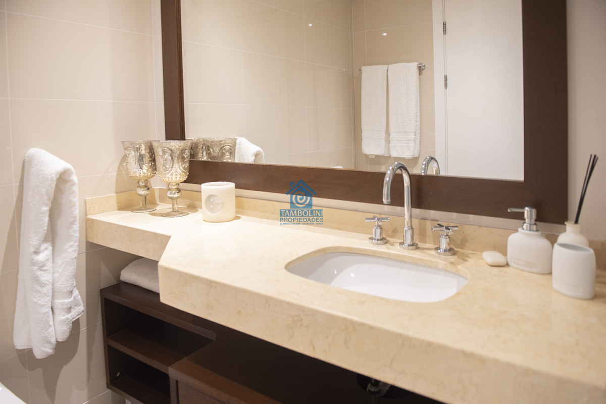 Apartamento ID.823 - PRIMERA LINEA PUNTA DEL ESTE, PLAYA MANSA- TORRE AQUARELLA