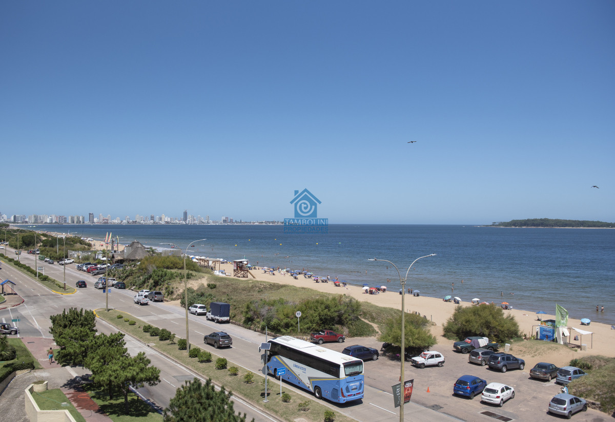 Apartamento ID.1141 - Vende hermoso Penthouse en Playa Mansa con azotea propia en Punta del Este