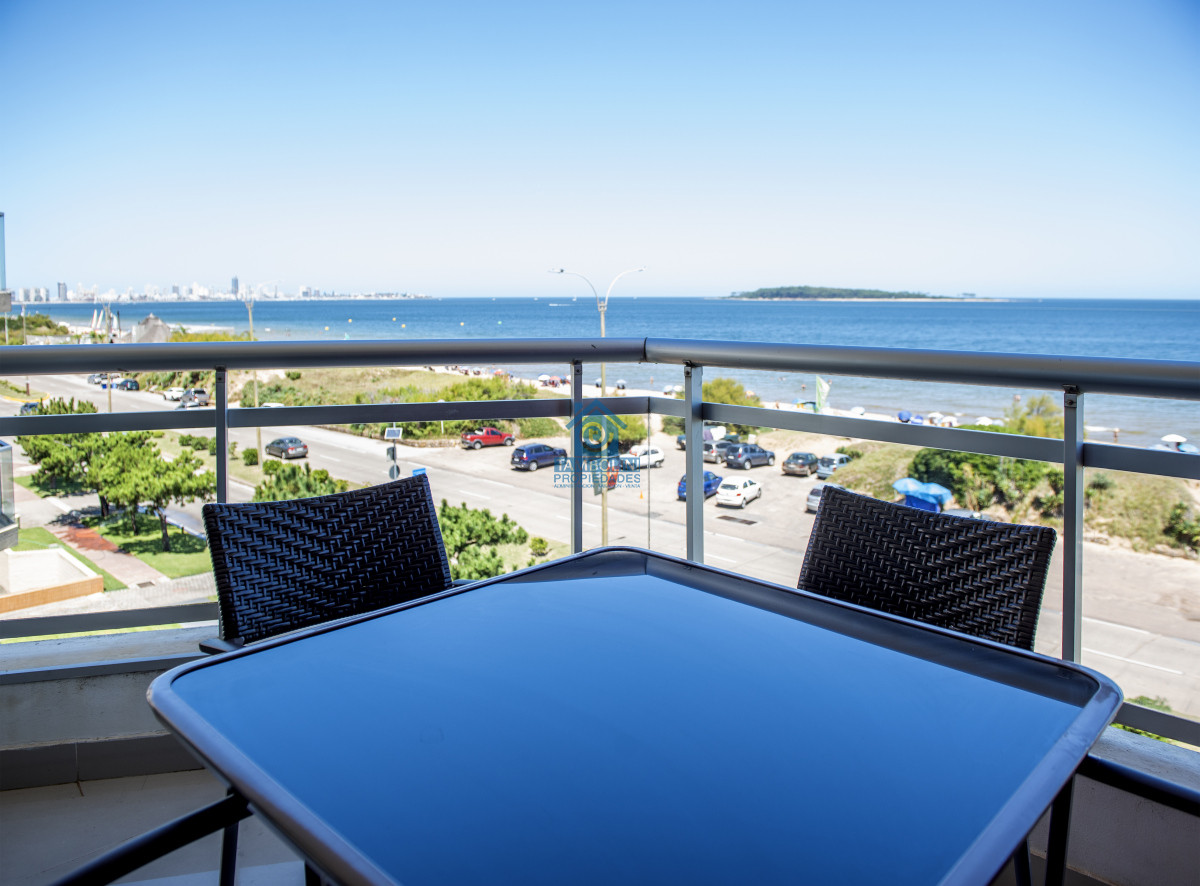 Apartamento ID.1141 - Vende hermoso Penthouse en Playa Mansa con azotea propia en Punta del Este