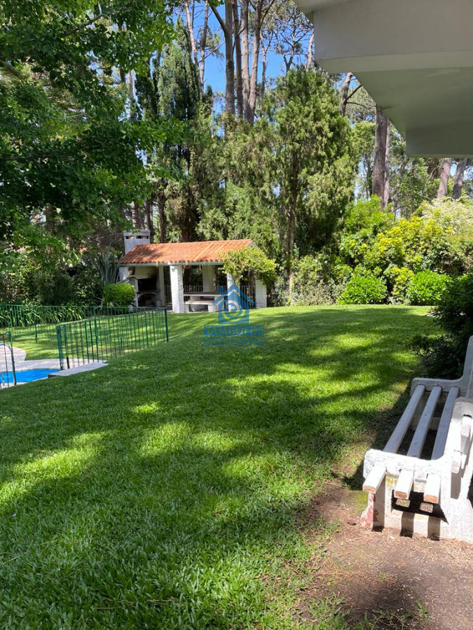 Casa ID.448 - Gran casa estilo tradicional de 4 dormitorios en venta en Playa Mansa