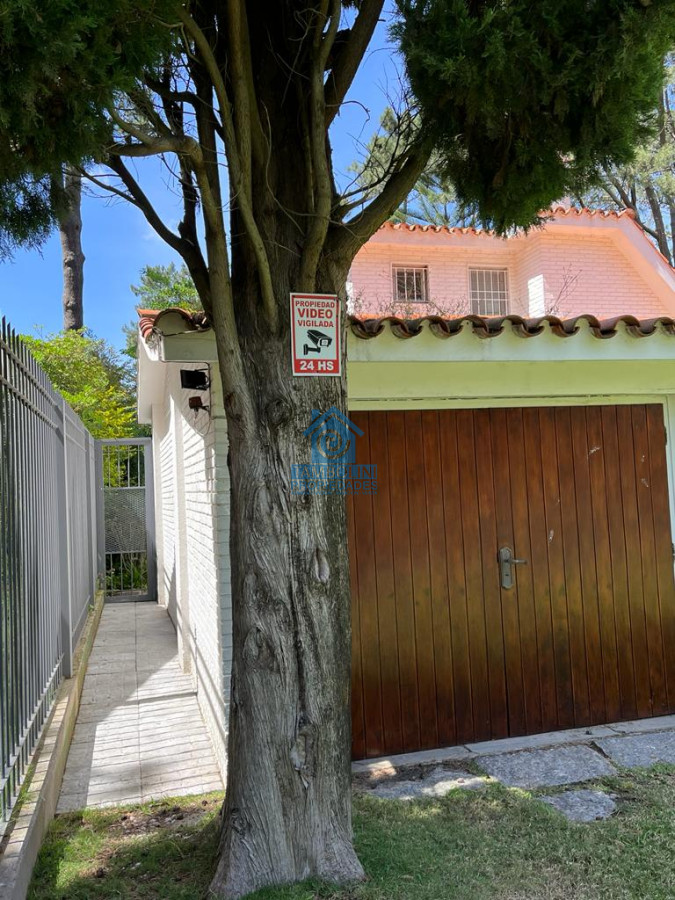 Casa ID.448 - Gran casa estilo tradicional de 4 dormitorios en venta en Playa Mansa