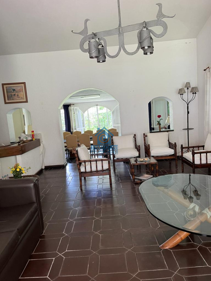 Casa ID.448 - Gran casa estilo tradicional de 4 dormitorios en venta en Playa Mansa