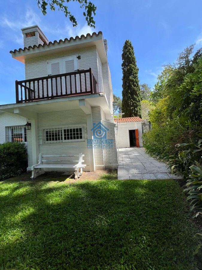 Casa ID.448 - Gran casa estilo tradicional de 4 dormitorios en venta en Playa Mansa