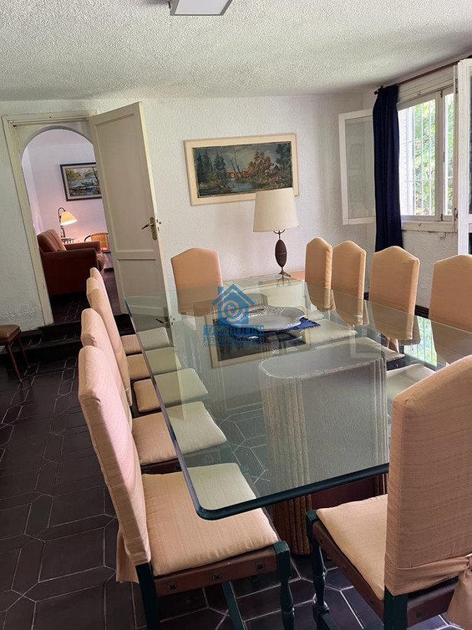 Casa ID.448 - Gran casa estilo tradicional de 4 dormitorios en venta en Playa Mansa
