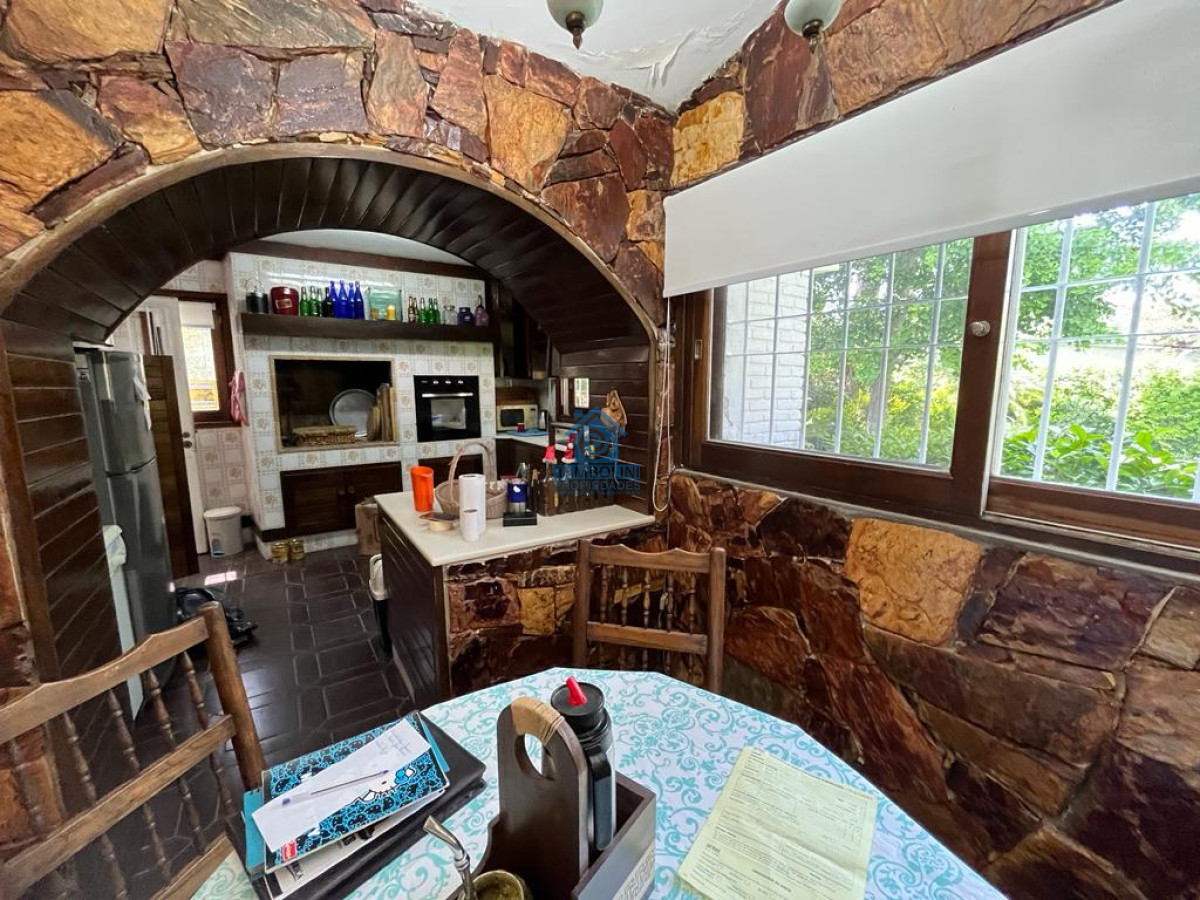 Casa ID.448 - Gran casa estilo tradicional de 4 dormitorios en venta en Playa Mansa
