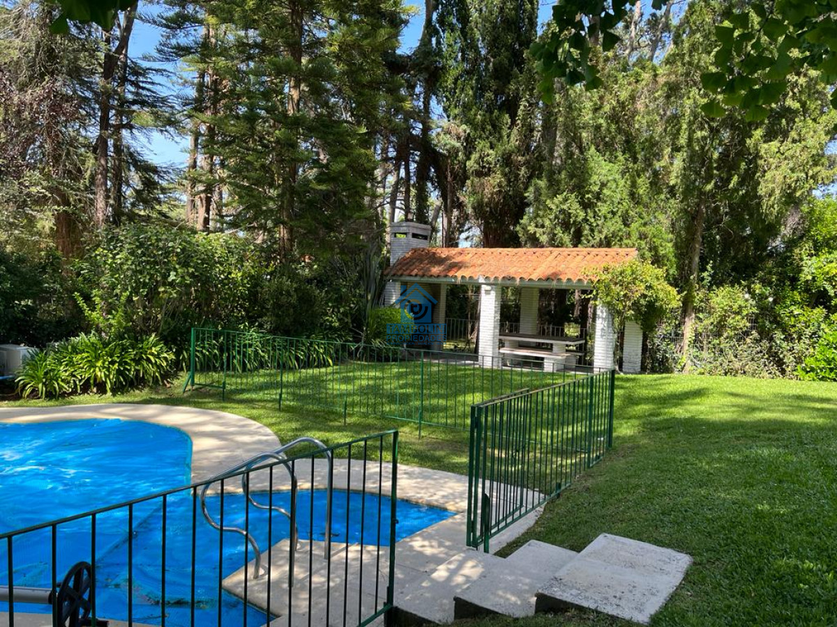 Casa ID.448 - Gran casa estilo tradicional de 4 dormitorios en venta en Playa Mansa