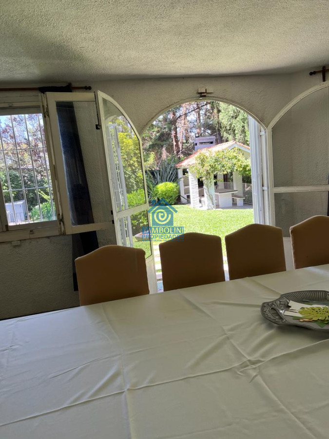 Casa ID.448 - Gran casa estilo tradicional de 4 dormitorios en venta en Playa Mansa