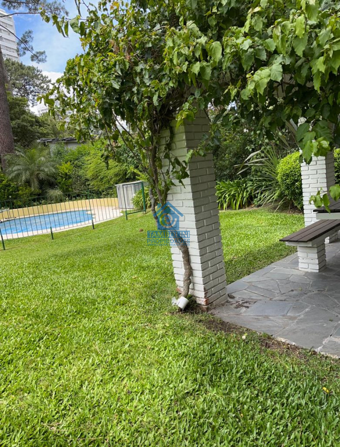 Casa ID.448 - Gran casa estilo tradicional de 4 dormitorios en venta en Playa Mansa