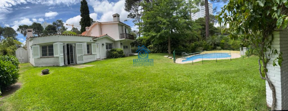 Casa ID.448 - Gran casa estilo tradicional de 4 dormitorios en venta en Playa Mansa