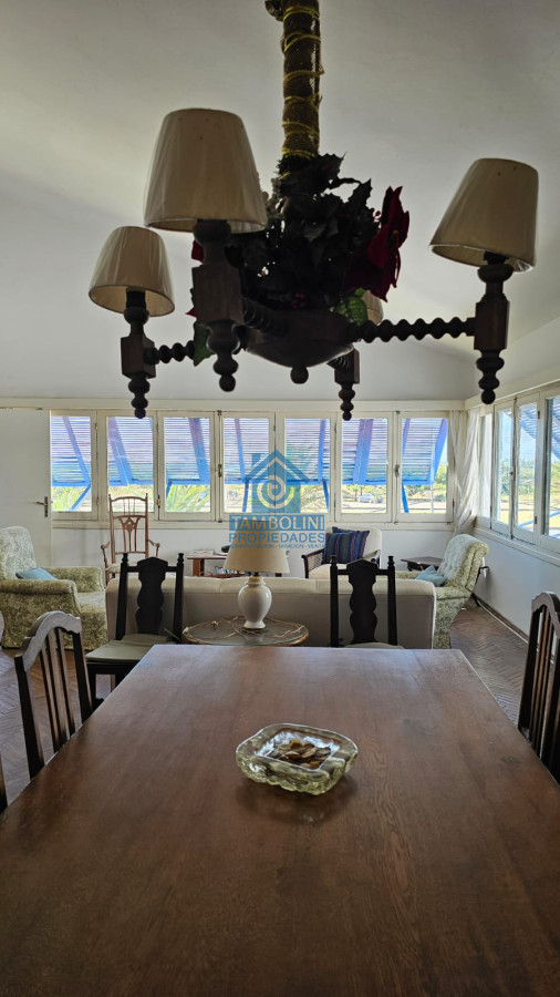 Casa ID.294 - Importante residencia frente al mar en venta.