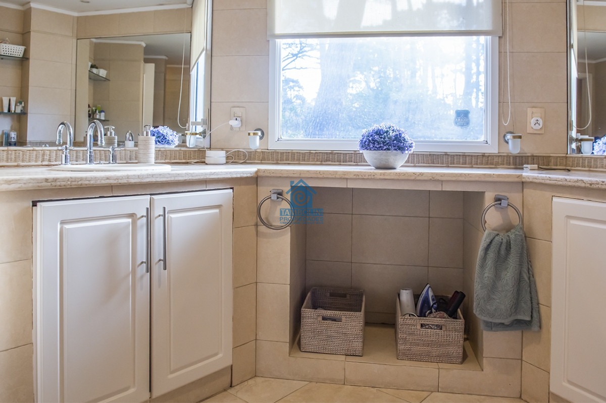 Casa ID.464 - Casa en Venta de 4 dormitorios en San Rafael , Punta del este 