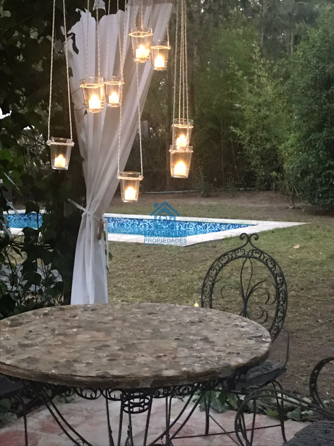 Casa ID.732 - Chalet de 4 dormitorios, piscina y parrillero en alquiler. Zona tranquila. Punta del Este.