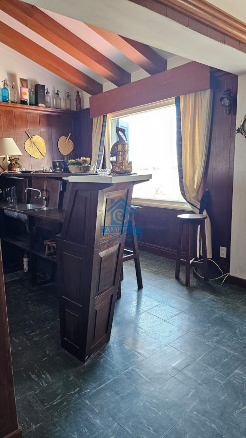 Casa ID.294 - Importante residencia frente al mar en venta.