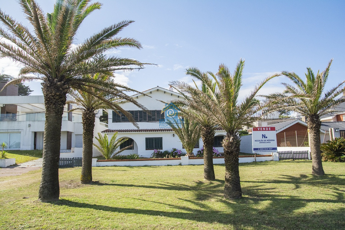 Casa ID.294 - Importante residencia frente al mar en venta.
