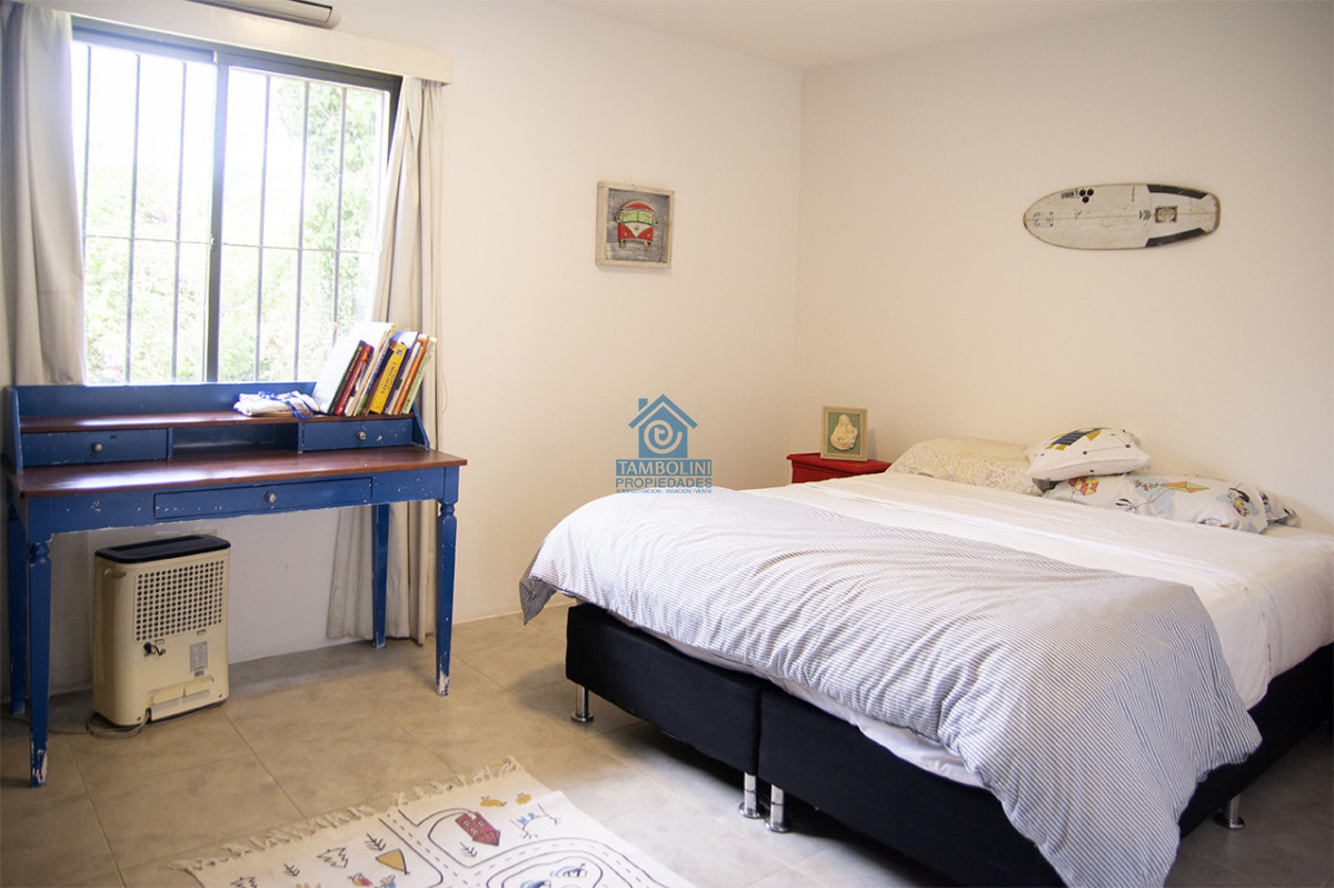 Casa ID.1114 - Excelente chalet de 5 dormitorios en venta a pasos de Playa Mansa Punta del Este