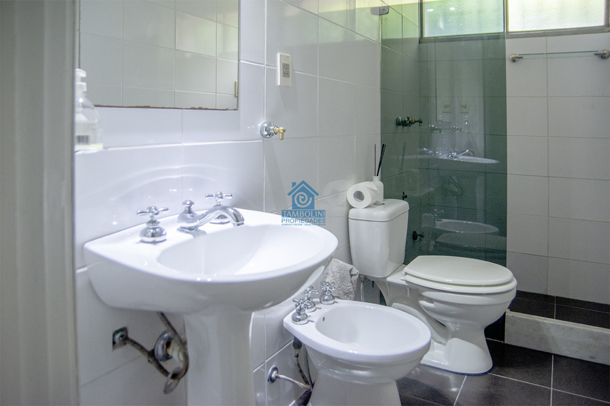 Casa ID.1114 - Excelente chalet de 5 dormitorios en venta a pasos de Playa Mansa Punta del Este