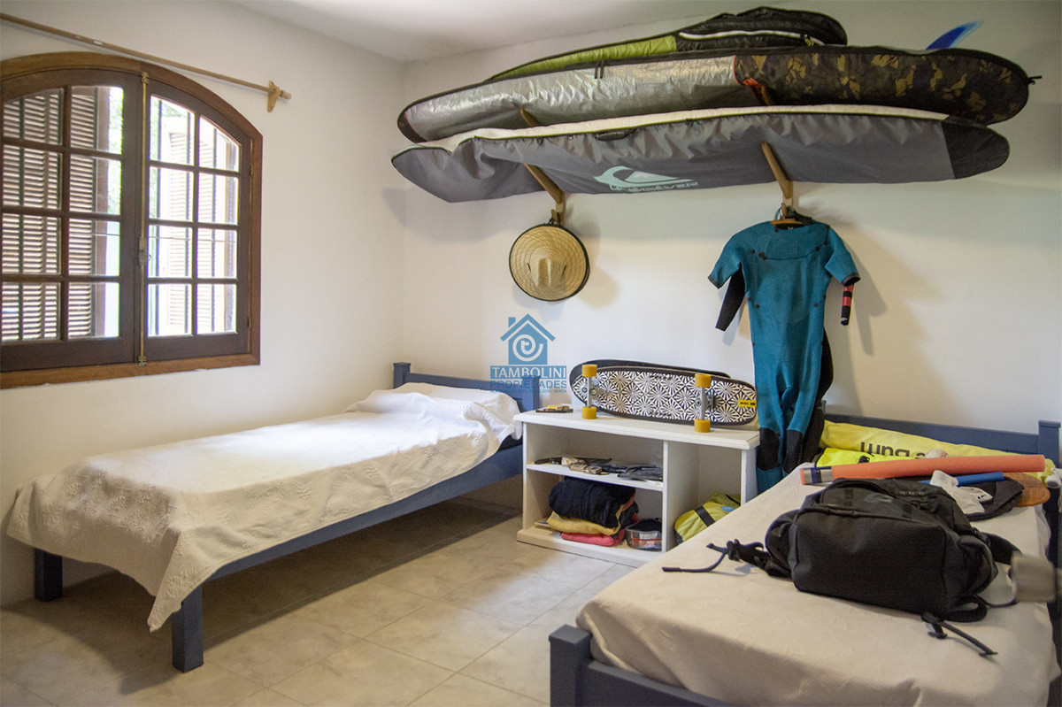 Casa ID.1114 - Excelente chalet de 5 dormitorios en venta a pasos de Playa Mansa Punta del Este