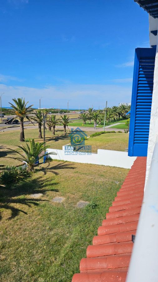 Casa ID.294 - Importante residencia frente al mar en venta.