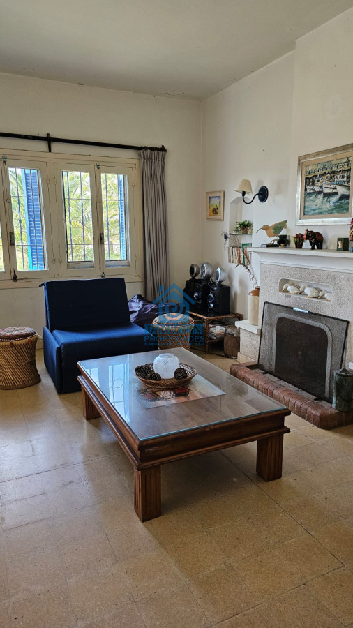Casa ID.294 - Importante residencia frente al mar en venta.