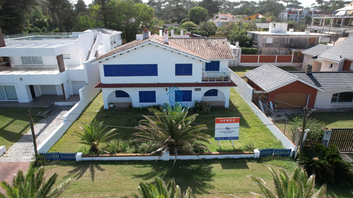 Casa ID.294 - Importante residencia frente al mar en venta.