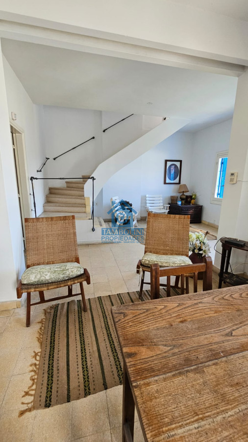 Casa ID.294 - Importante residencia frente al mar en venta.