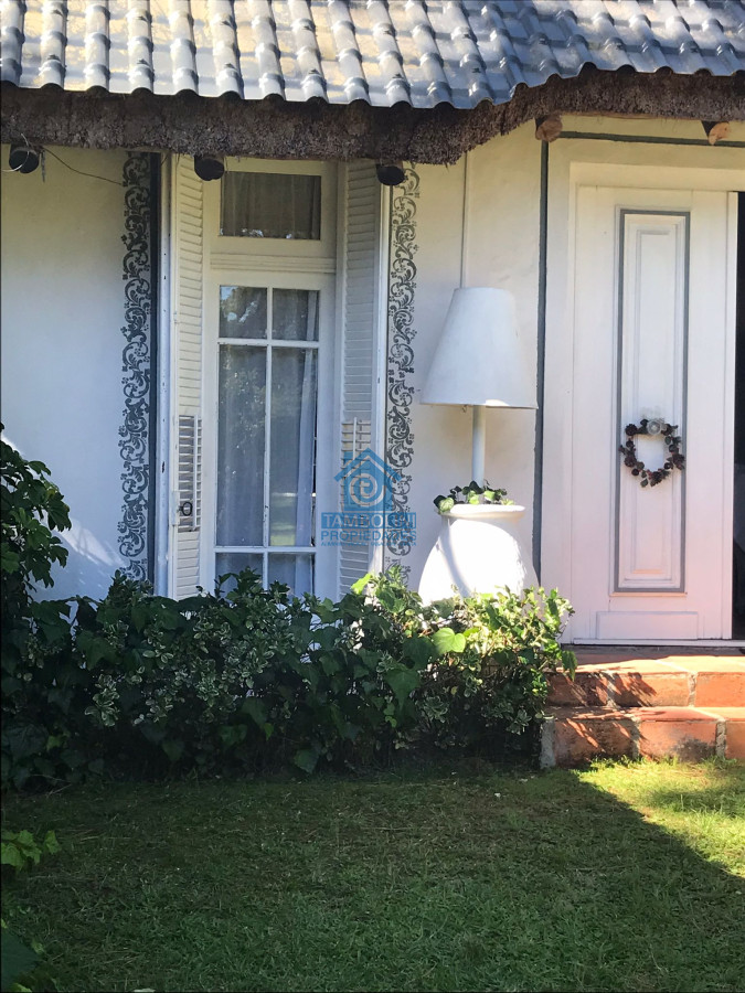 Casa ID.732 - Chalet de 4 dormitorios, piscina y parrillero en alquiler. Zona tranquila. Punta del Este.