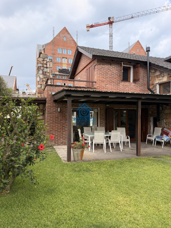 Casa ID.1043 - Vende hermosa casa en san rafael , cerca del mar, Punta del Este