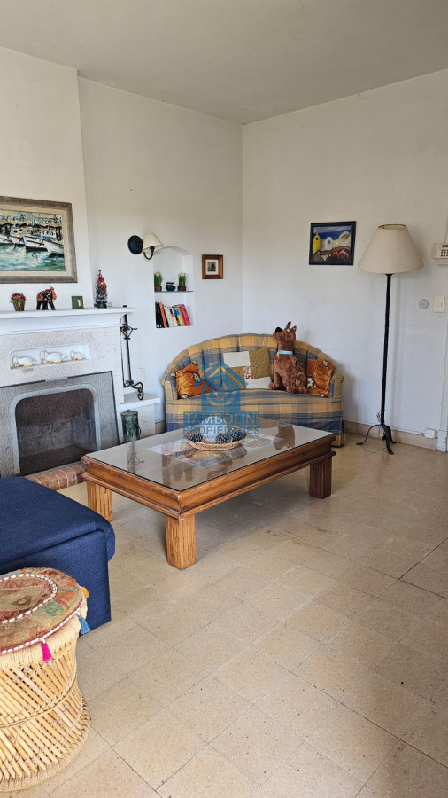 Casa ID.294 - Importante residencia frente al mar en venta.