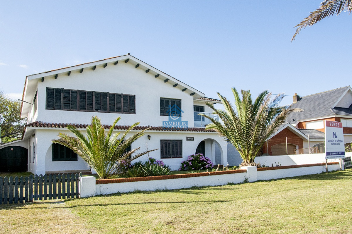 Casa ID.294 - Importante residencia frente al mar en venta.