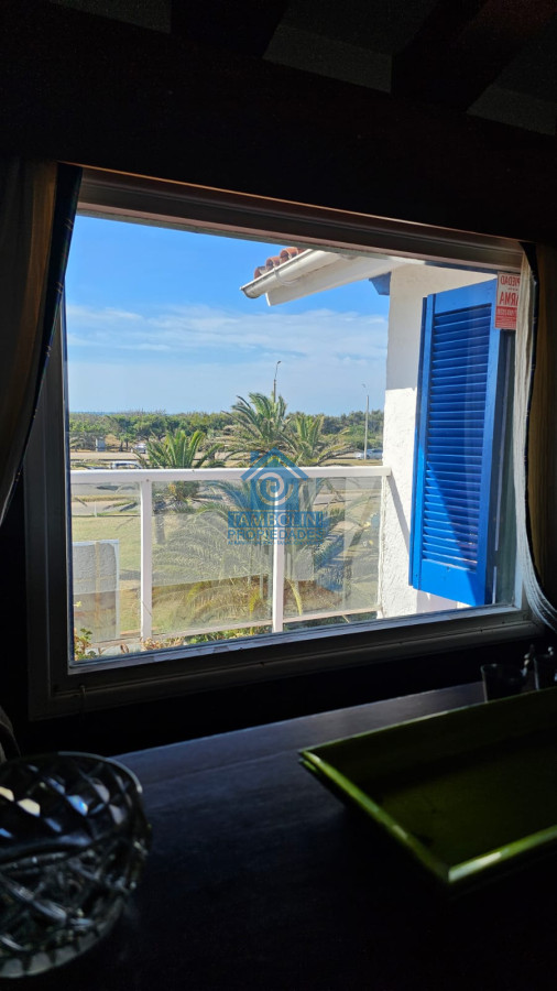 Casa ID.294 - Importante residencia frente al mar en venta.