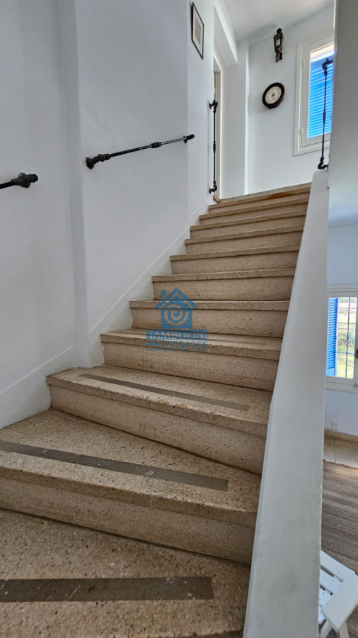 Casa ID.294 - Importante residencia frente al mar en venta.