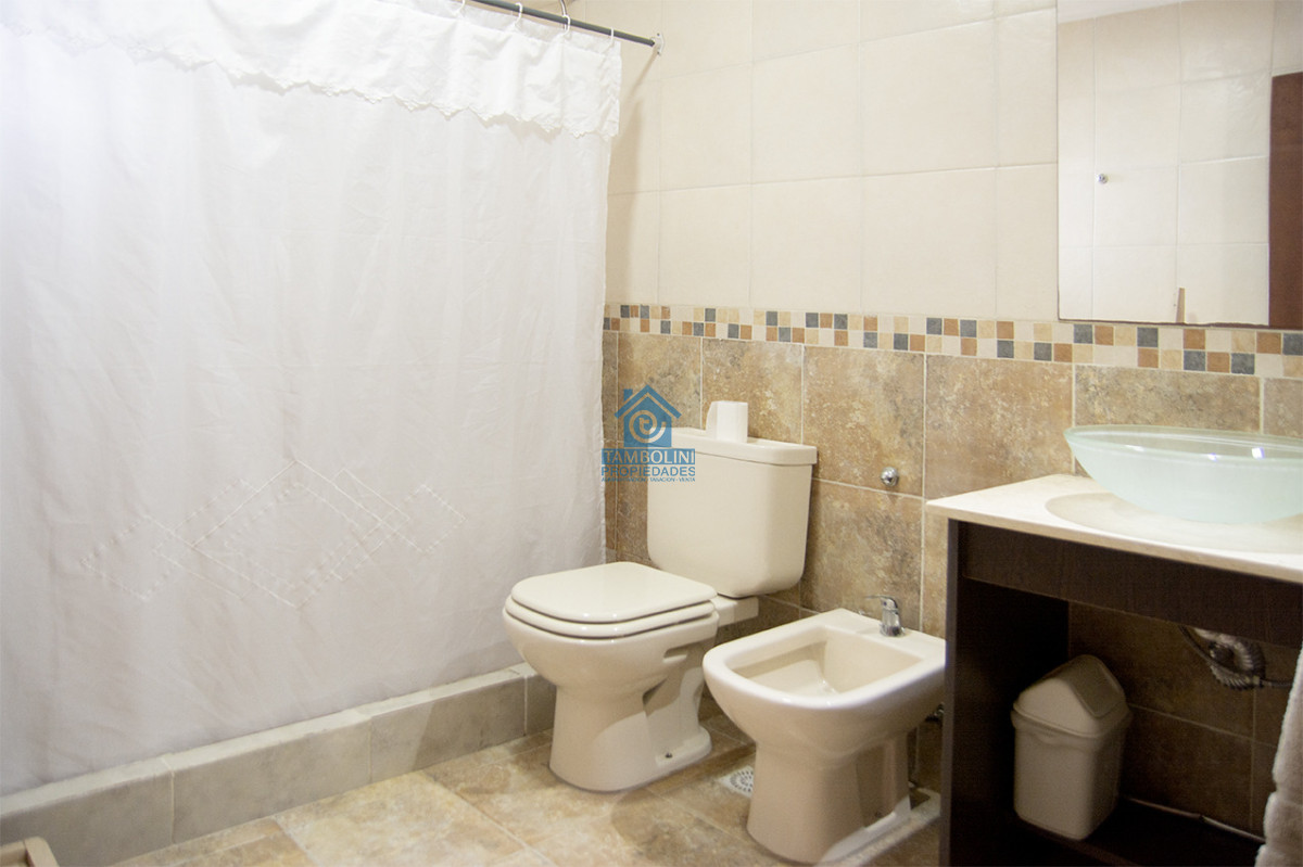 Casa ID.1114 - Excelente chalet de 5 dormitorios en venta a pasos de Playa Mansa Punta del Este