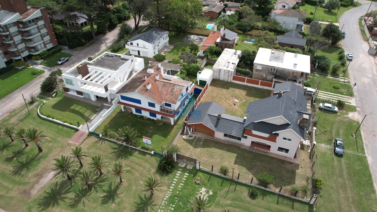 Casa ID.294 - Importante residencia frente al mar en venta.