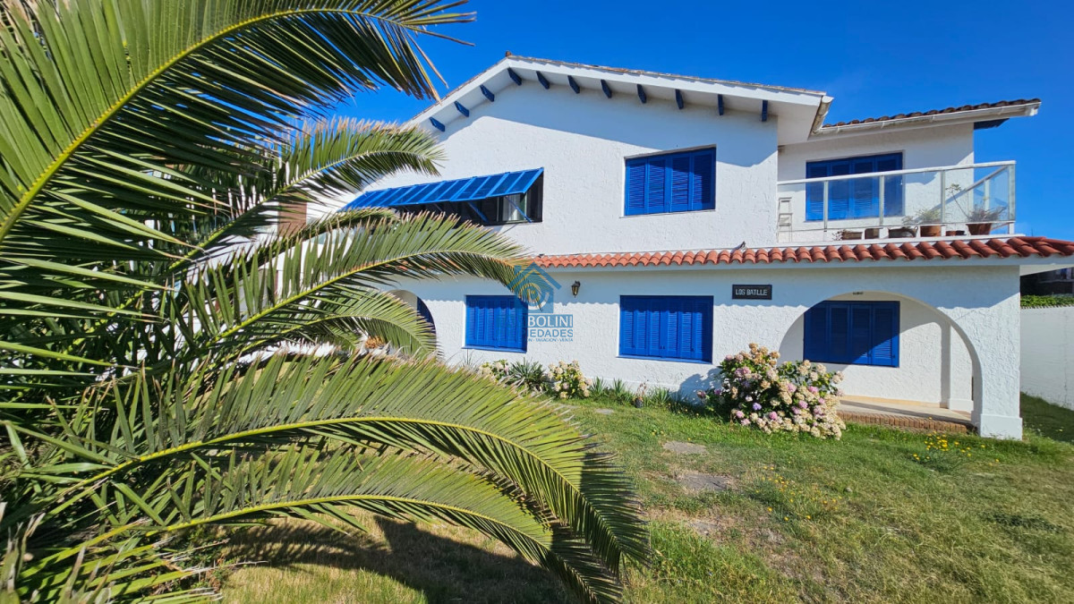 Casa ID.294 - Importante residencia frente al mar en venta.