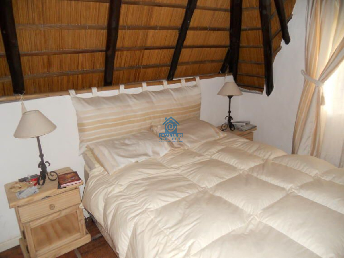 Casa ID.732 - Chalet de 4 dormitorios, piscina y parrillero en alquiler. Zona tranquila. Punta del Este.